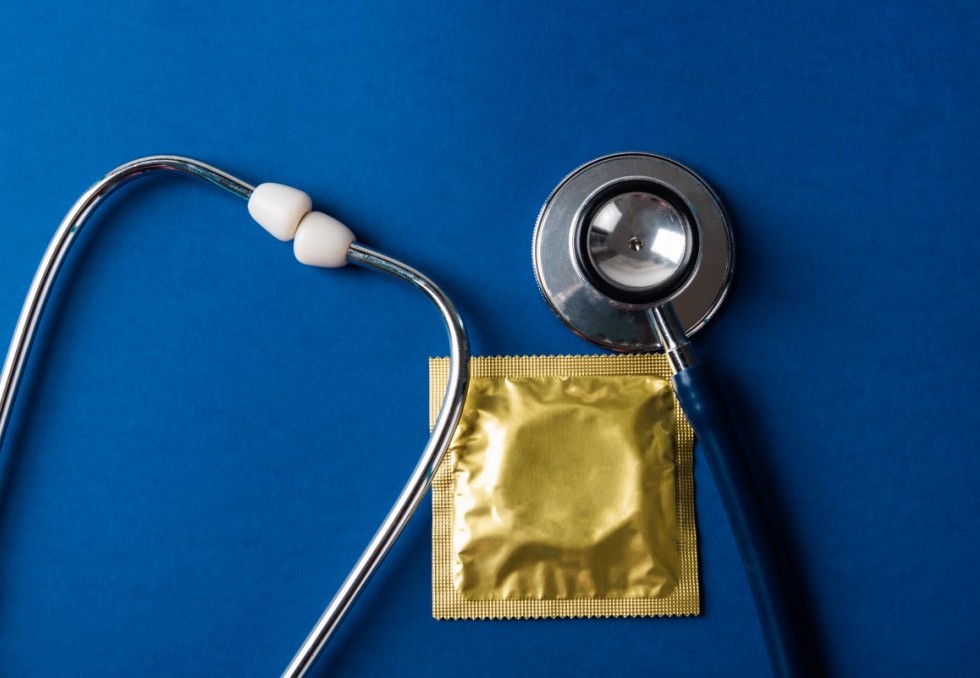 Les relations intimes entre un médecin et son patient s'apparentent-elles nécessairement à un abus de faiblesse ?