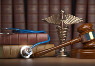 Médecin radié.