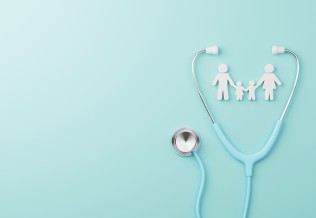 Image d'un stéthoscope et d'une famille