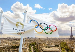 drapeaux JO 2024 Paris
