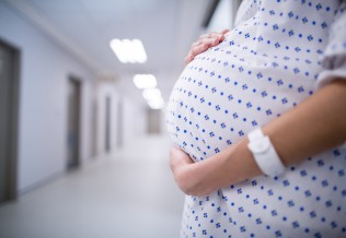 Femme enceinte à l'hôpital