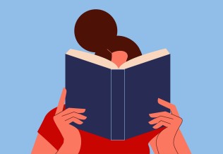 Etudiante plongé dans un livre