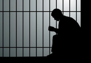 Homme en prison