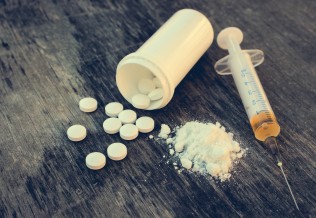 Drogue, pilules, seringue