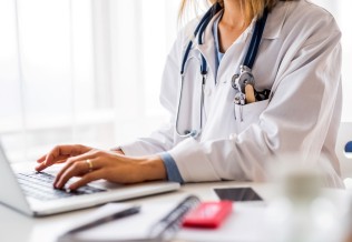 Femme médecin