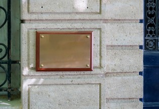 Plaque
