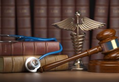 Médecin radié.