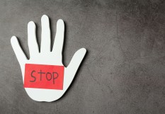 Stop aux violences. 