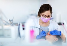Femme dentiste